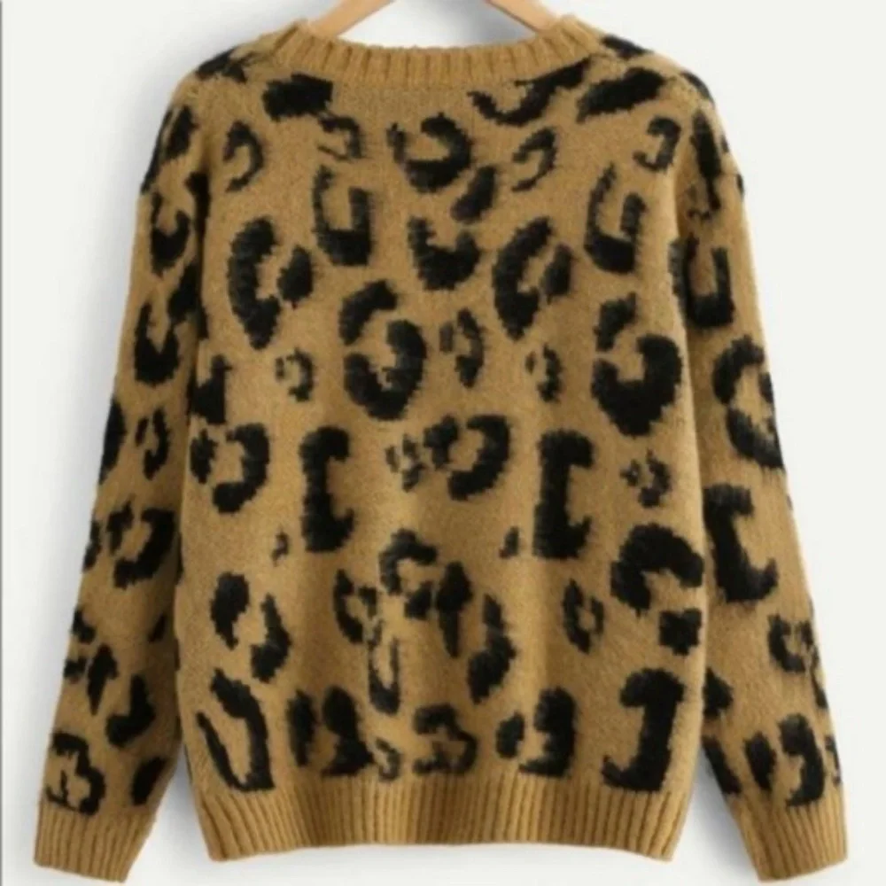 Cozy Leopard Print Knit Sweater Top - Picture 2 of 3